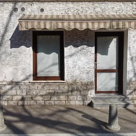 Cube By The River Daire *