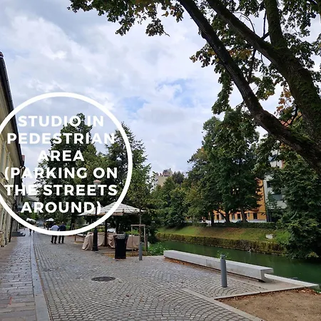 דירה Cube By The River