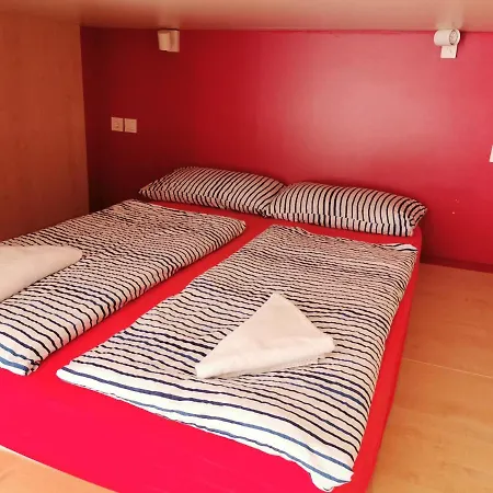 Cube By The River شقة *