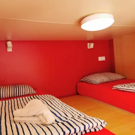 Cube By The River شقة *