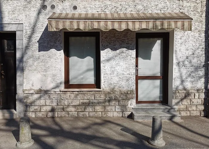 Cube By The River Apartman *